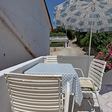 Apartment By The Sea Kampor, Rab - 24630 Rab Town